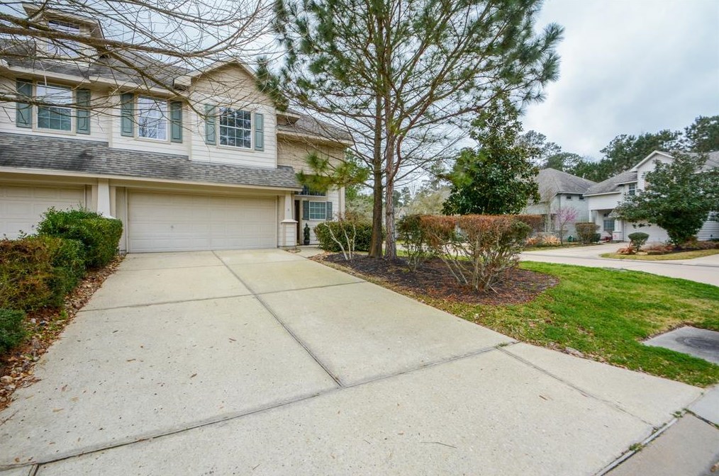 2 Stone Arrow Pl, Spring, TX 77382