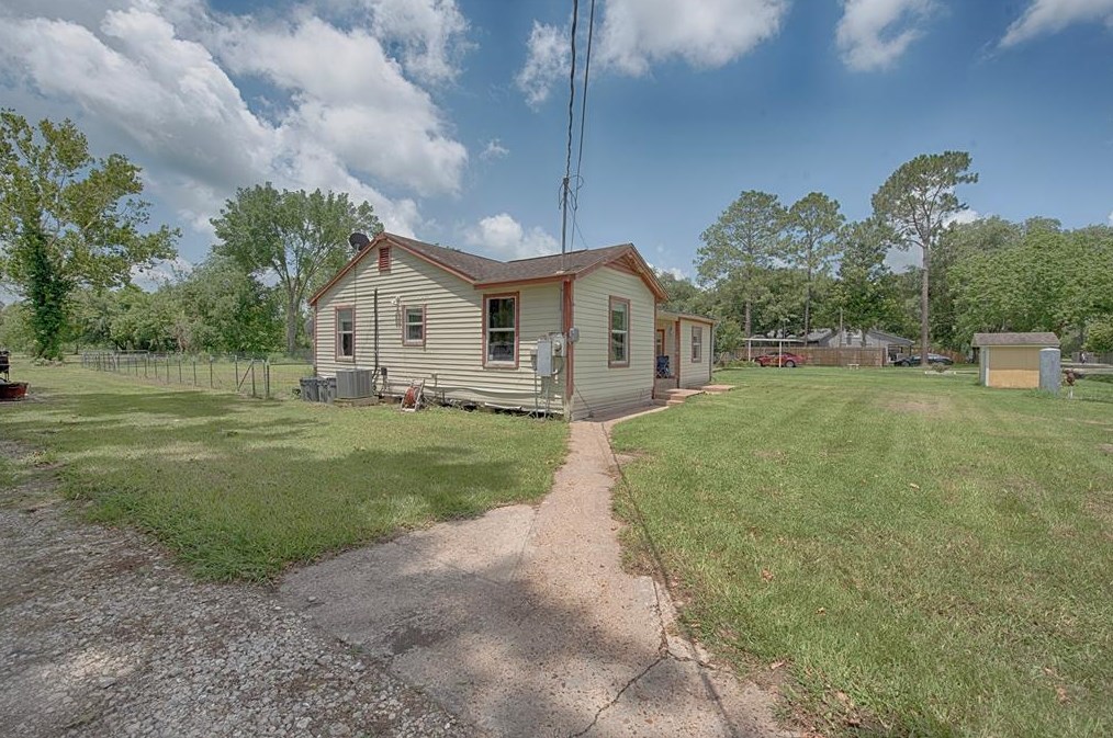 15517 Maple St, Santa Fe, TX 77517-2833