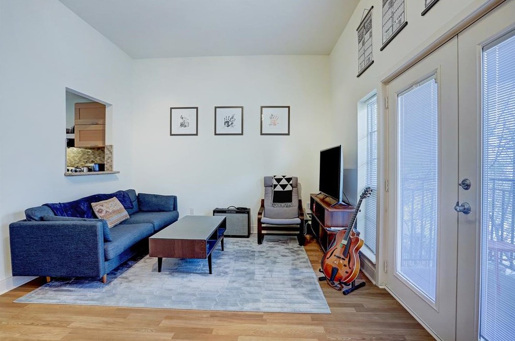 2926 Helena St, Houston, TX 77006-3351