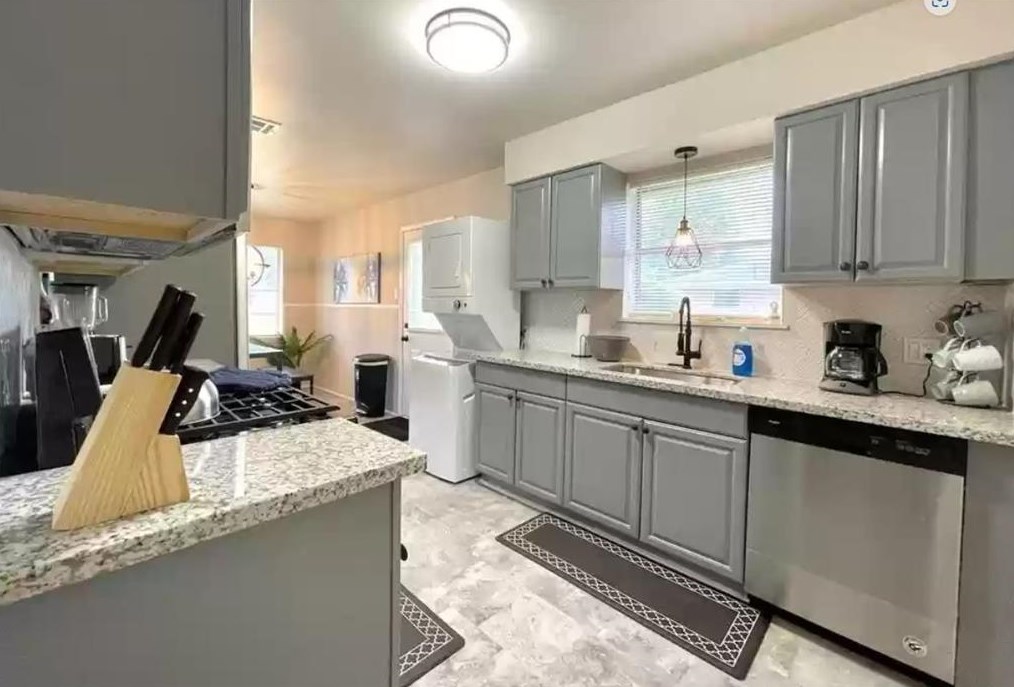 119 Avenue H, Sugar Land, TX 77498-2917