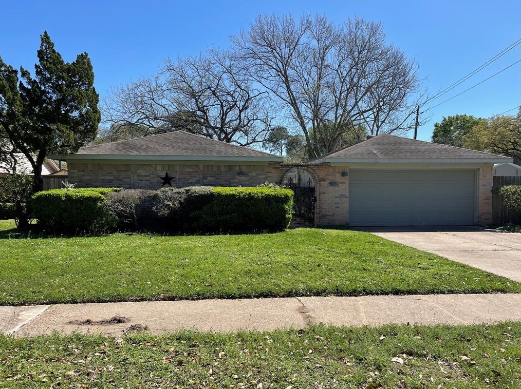12215 Charing Cross Dr, Houston, TX 77031