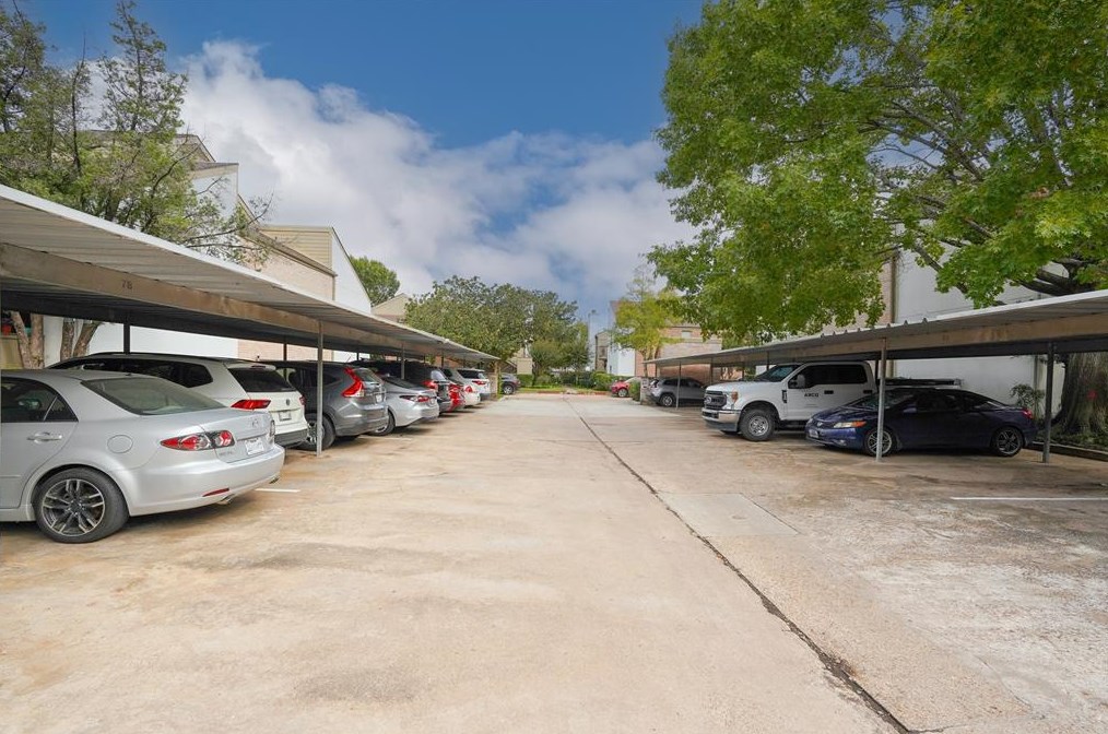 10051 Westpark Dr, Houston TX  77042-5951 exterior