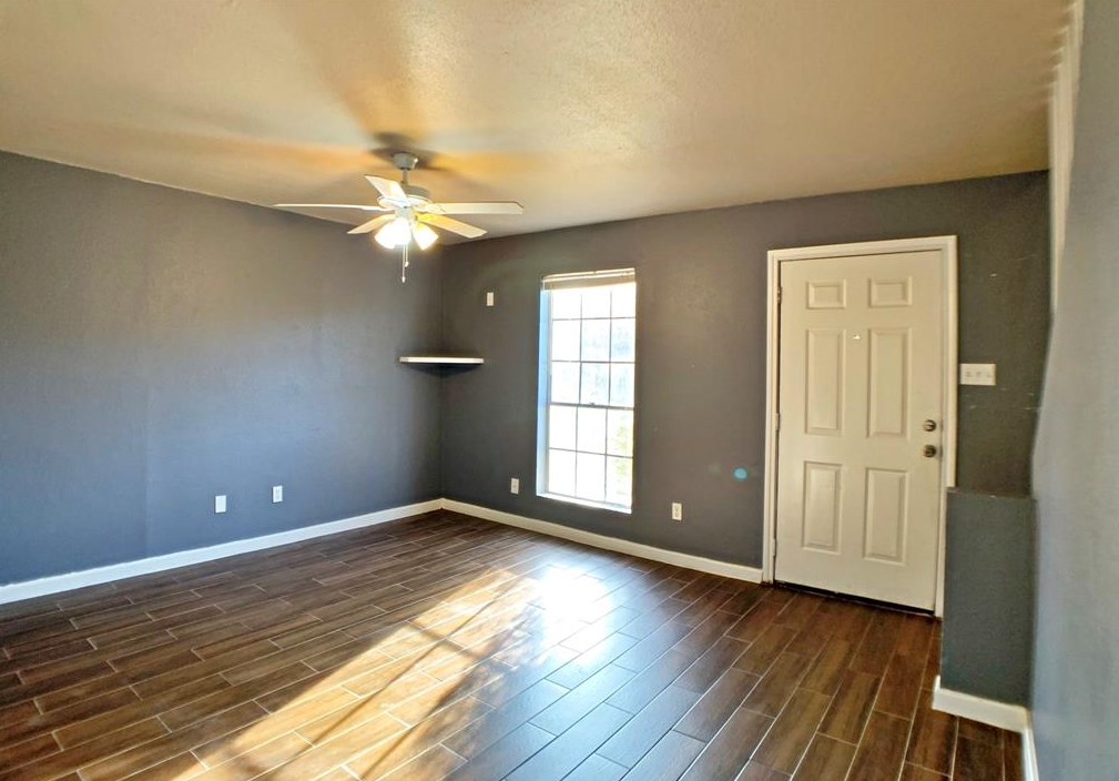 9221 Vogue Ln, Houston, TX 77080-5593