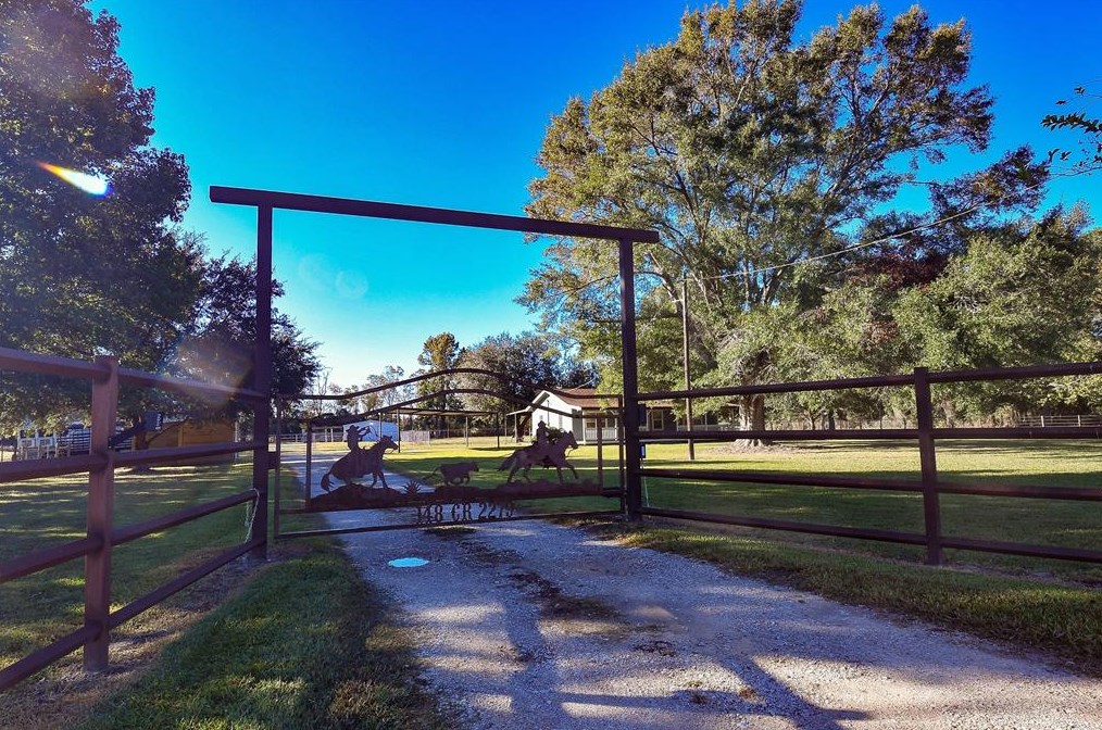 148 County Road 2279, Cleveland, TX 77327-1530