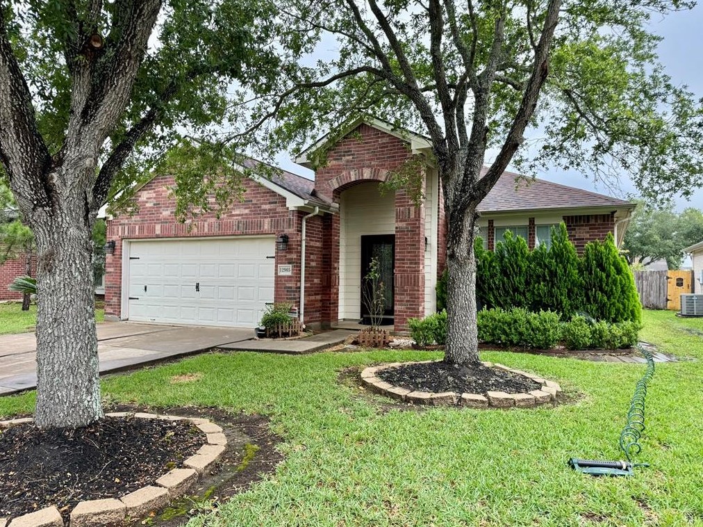 12905 Meadow Springs Dr, Pearland, TX 77584