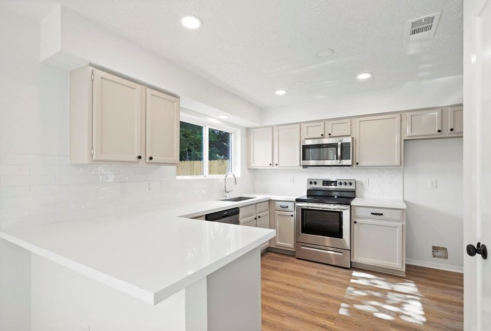 10402 Staghill Dr, Houston TX  77064-5031 exterior