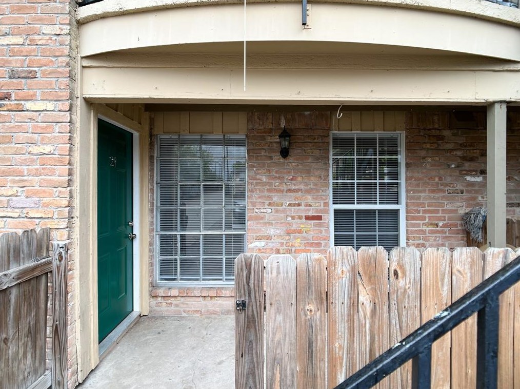 5704 Edgemoor Dr #29, Houston, TX 77081