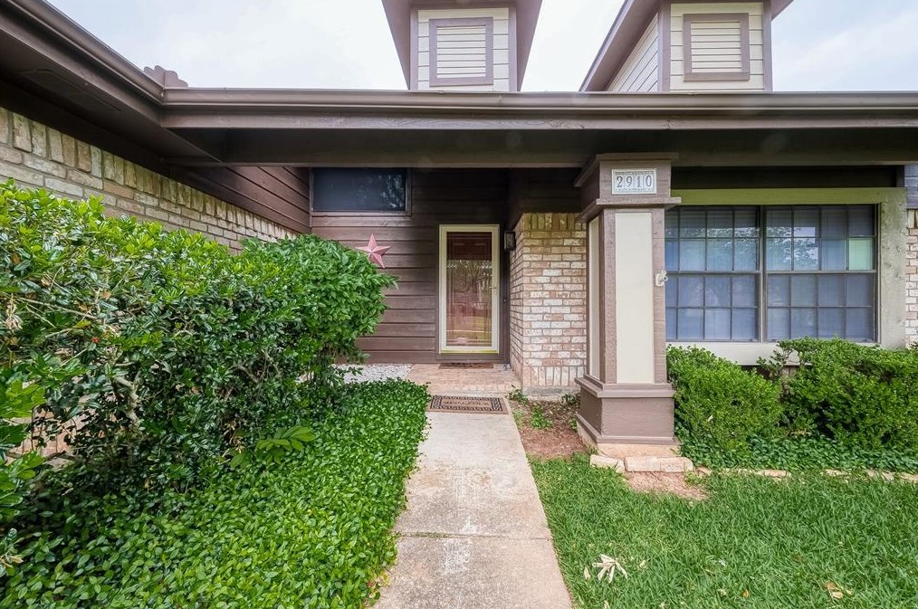 2910 Colony Dr, Sugar Land, TX 77479