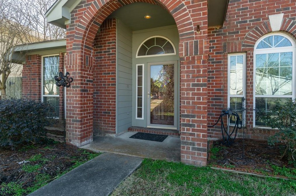 1313 Heron Dr, Taylor Lake Village, TX 77586-2548
