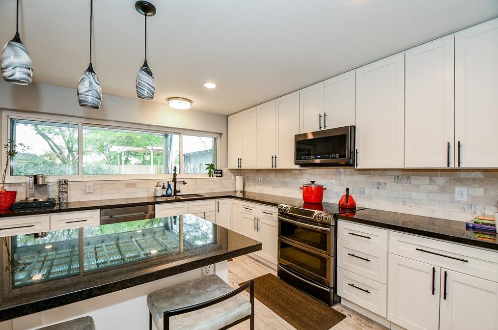 2835 Heritage Bend Dr, Houston TX  77598-3020 exterior