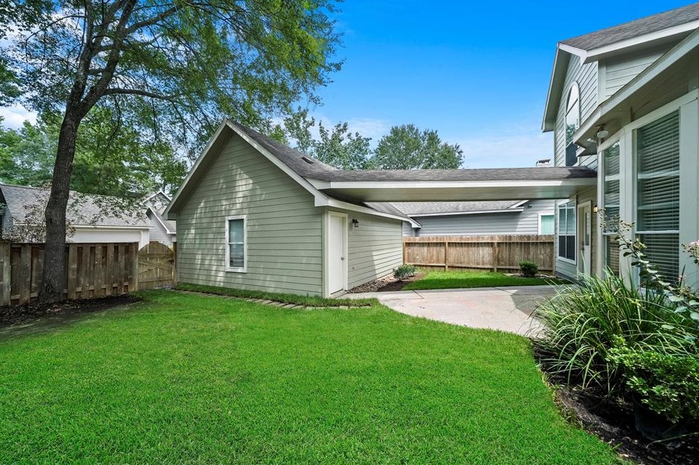 87 Sunlit Grove St, Spring TX  77382-1195 exterior