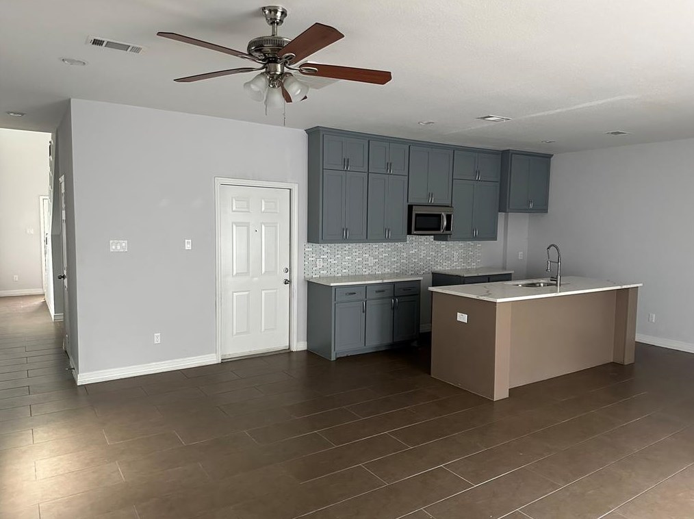 8205 Oak Knoll Ln #b, Houston, TX 77028