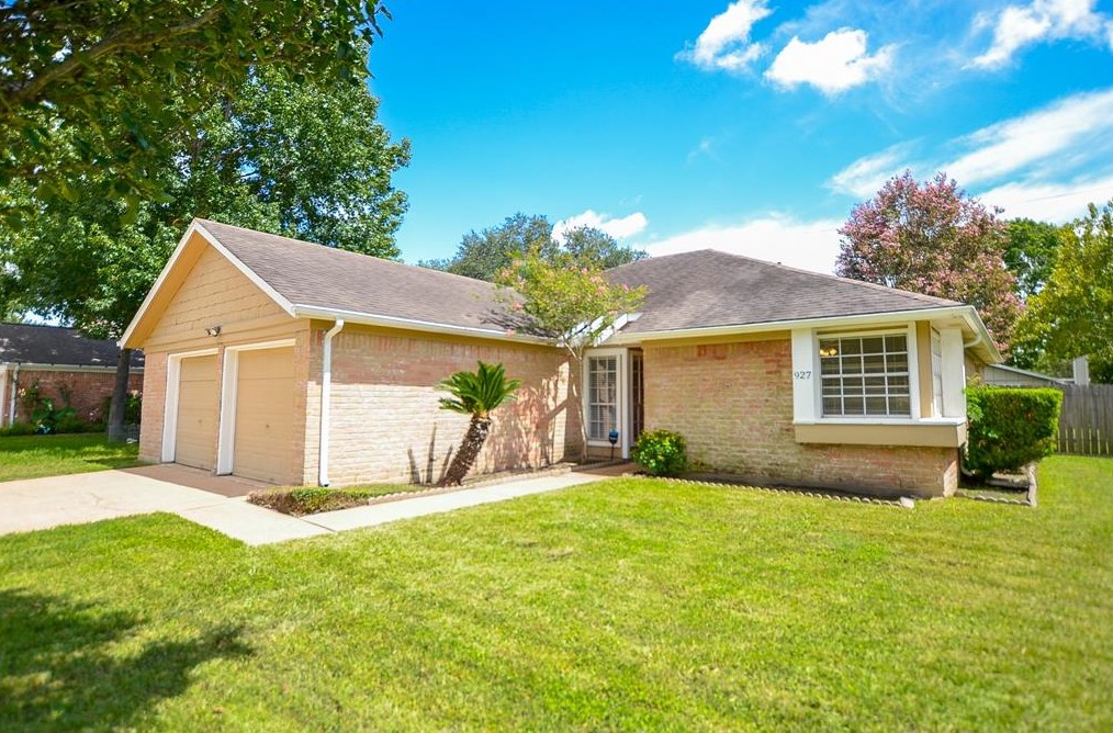 927 Valley Ranch Dr, Katy, TX 77450-3223