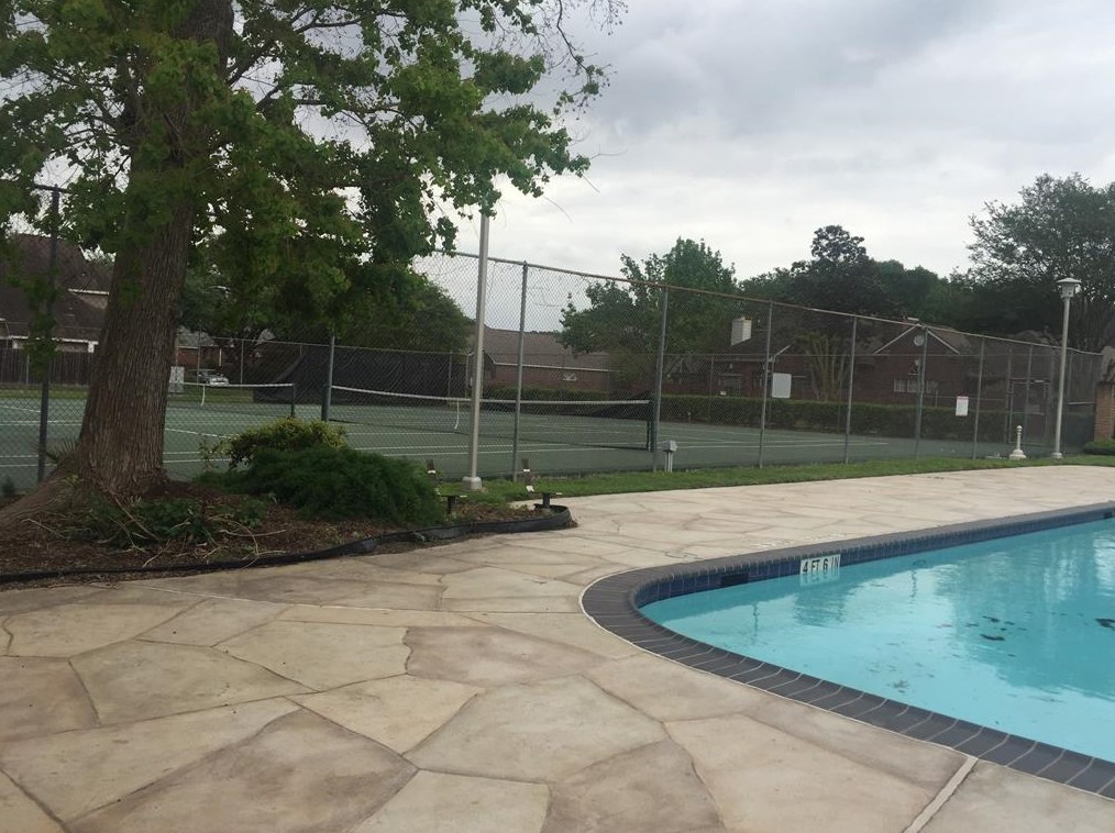 4702 Cashel Cir, Houston TX  77069-3553 exterior