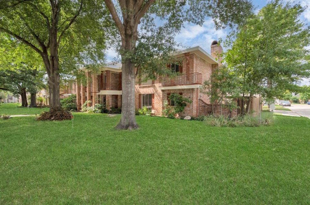 4702 Cashel Cir, Houston, TX 77069-3553