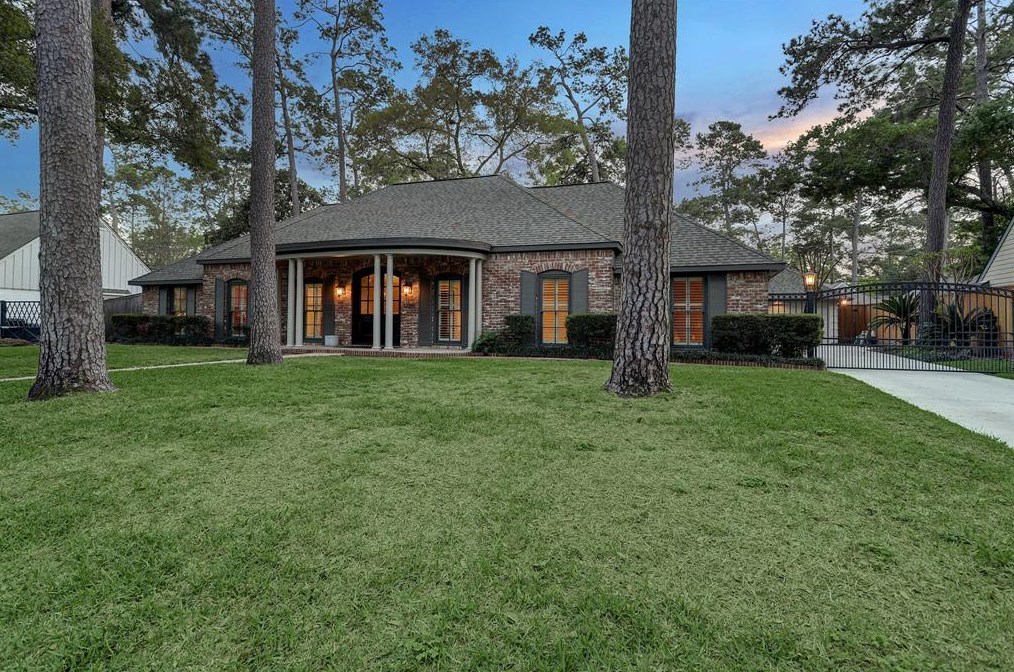 12215 Broken Bough Dr, Houston, TX 77024-4217