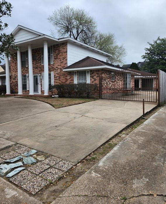 10702 Valley Hills Dr, Houston TX  77071-1604 exterior