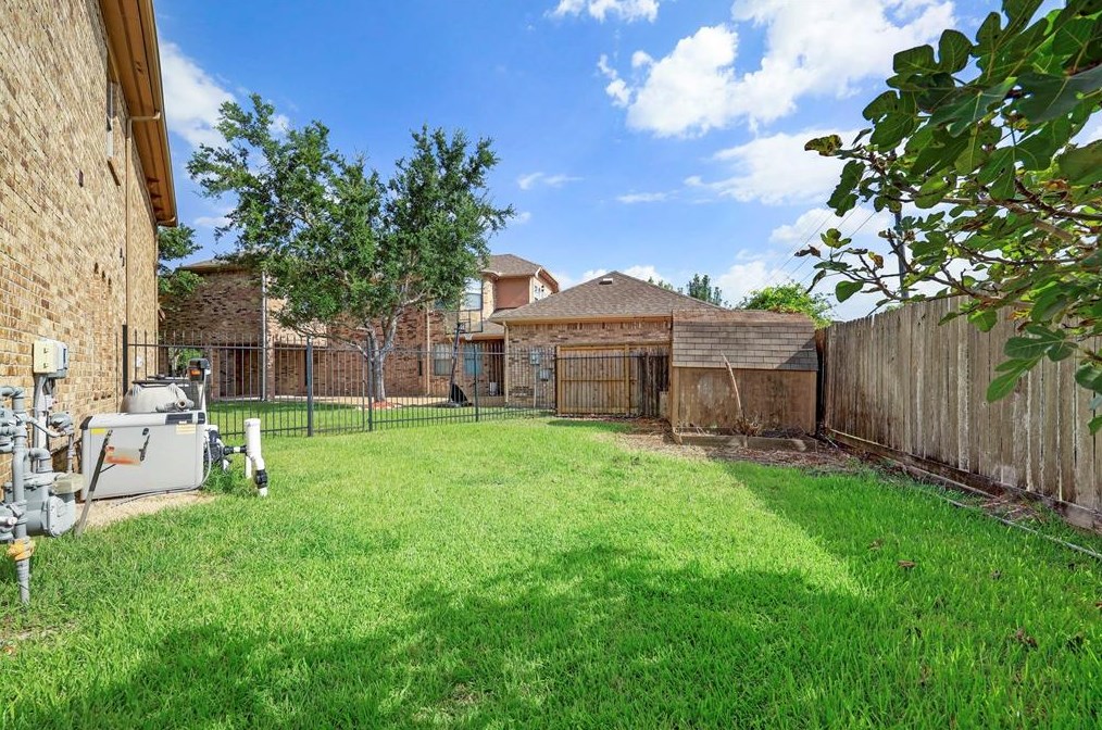 103 Trudeau Ln, Sugar Land TX 77498-6354 exterior