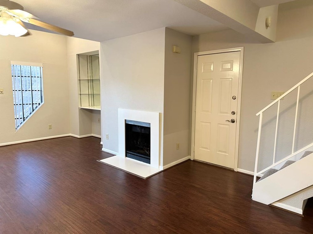 2425 Holly Hall St #101, Houston, TX 77054