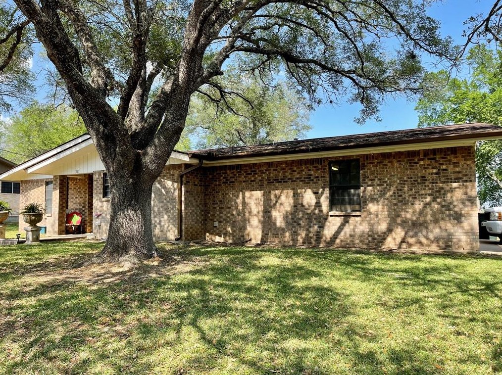 921 Peck St, Dreyer, TX 77984-5600