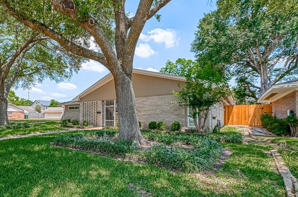 5454 Edith St, Houston TX  77096-1219 exterior