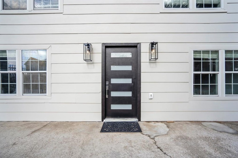 2520 Barbee St, Houston TX  77004-5280 exterior