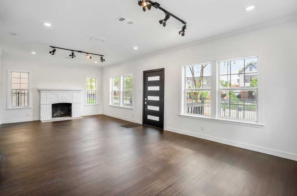 2520 Barbee St, Houston TX  77004-5280 exterior