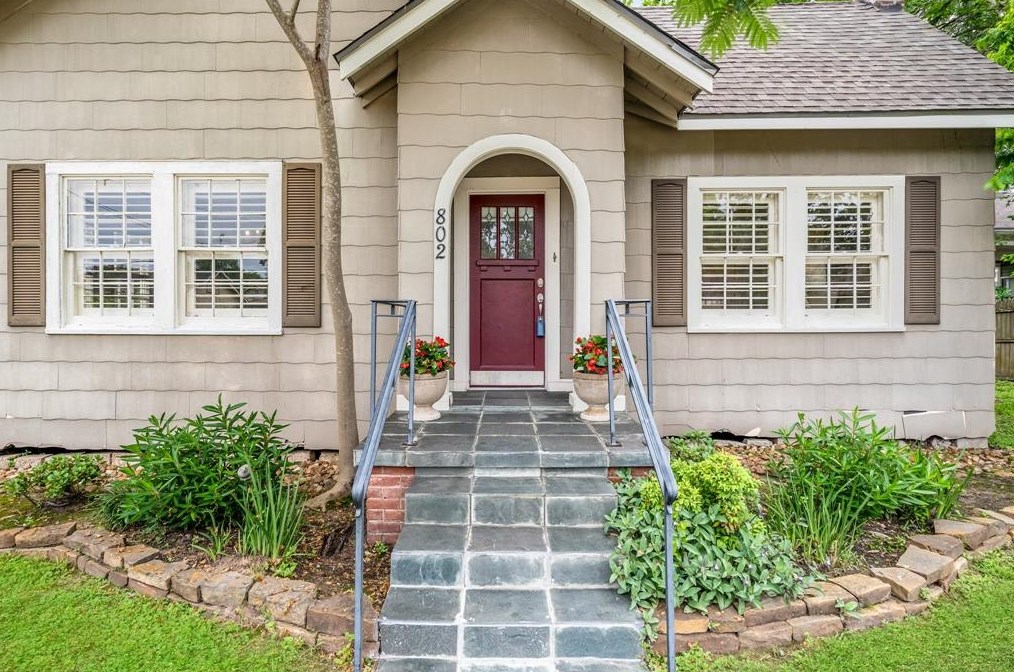 802 Palestine St, Conroe, TX 77301-2598