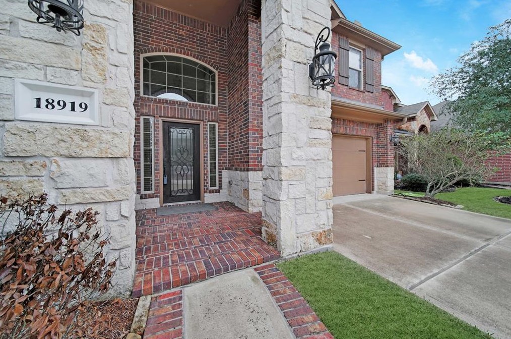 18919 Cove Mill Ln, Cypress, TX 77433