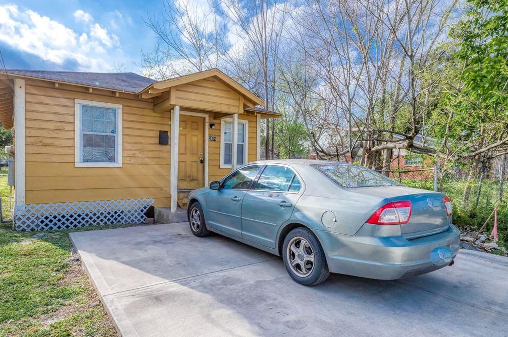 3906 Leffingwell St, Houston, TX 77026