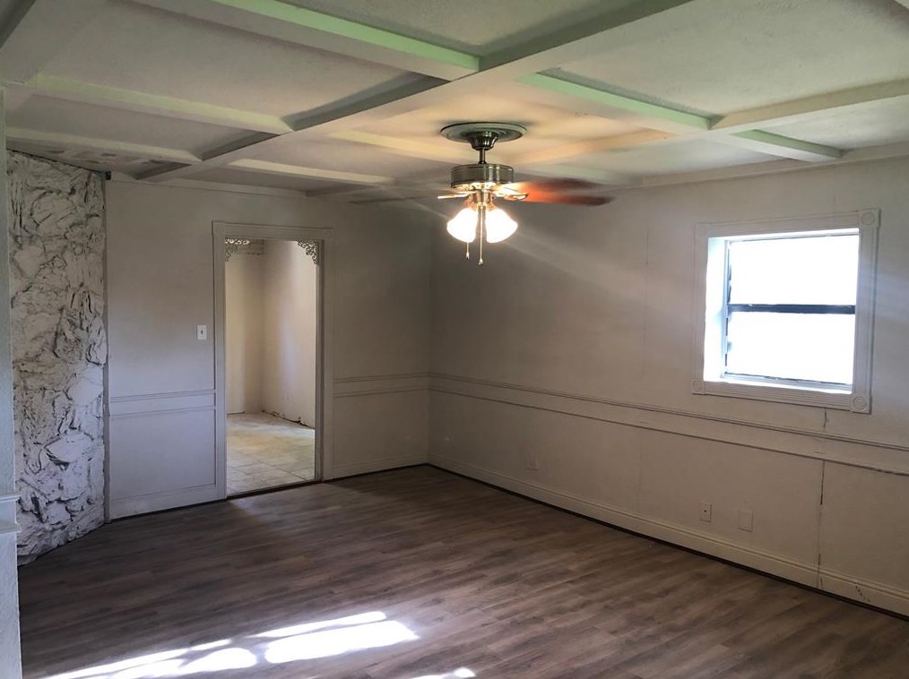 911 17th Ave N, Texas City, TX 77590