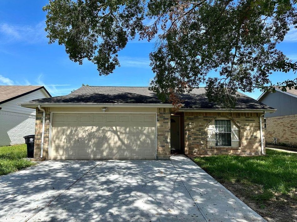 3226 Dragonwick Dr, Houston TX  77045-3608 exterior