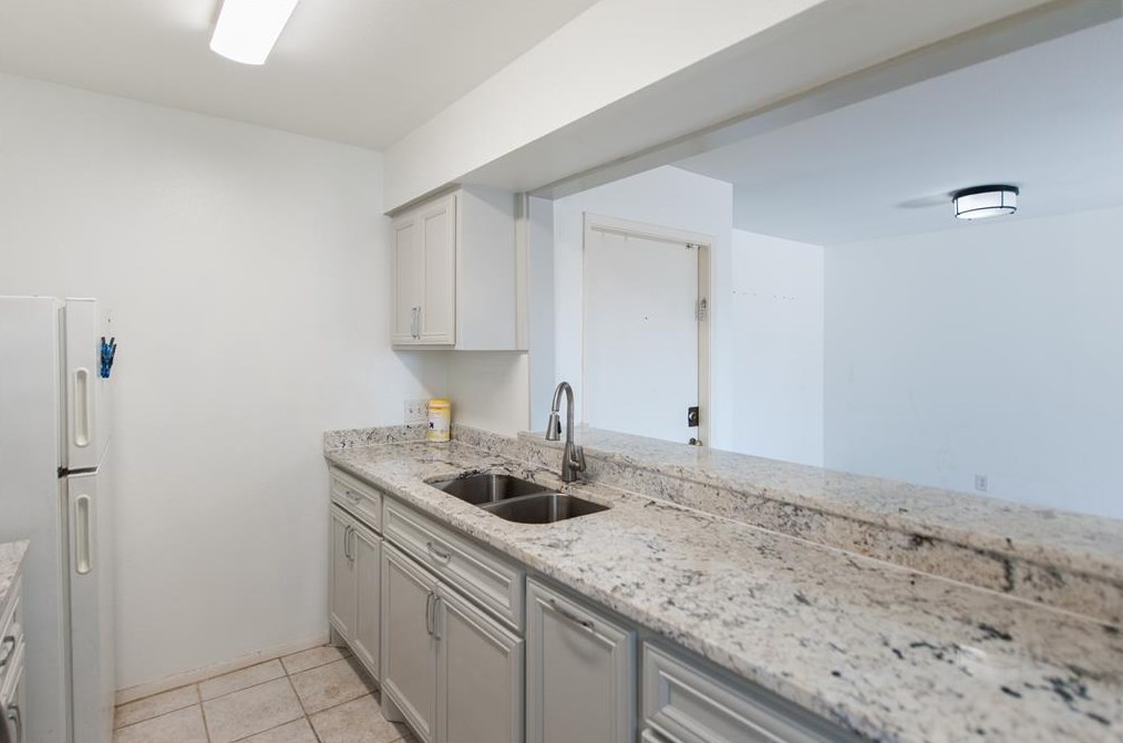 3025 Walnut Bend Ln #32, Houston, TX 77042