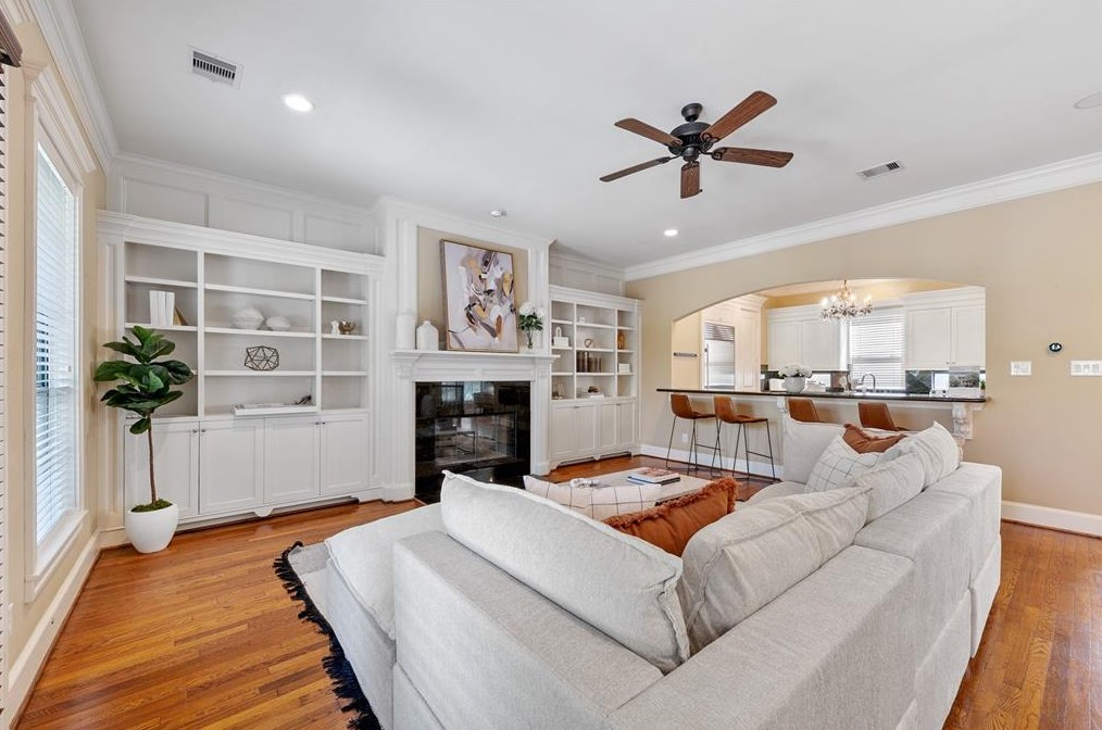2502 Lawrence St, Houston, TX 77008-1918