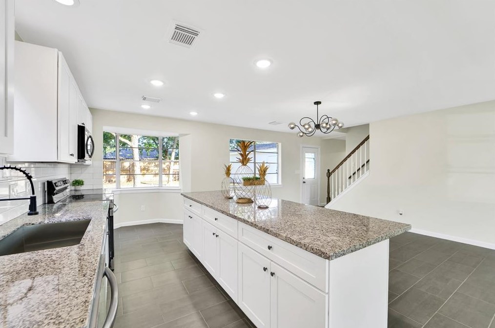 10910 Sageorchard Ln, Houston TX  77089-3918 exterior