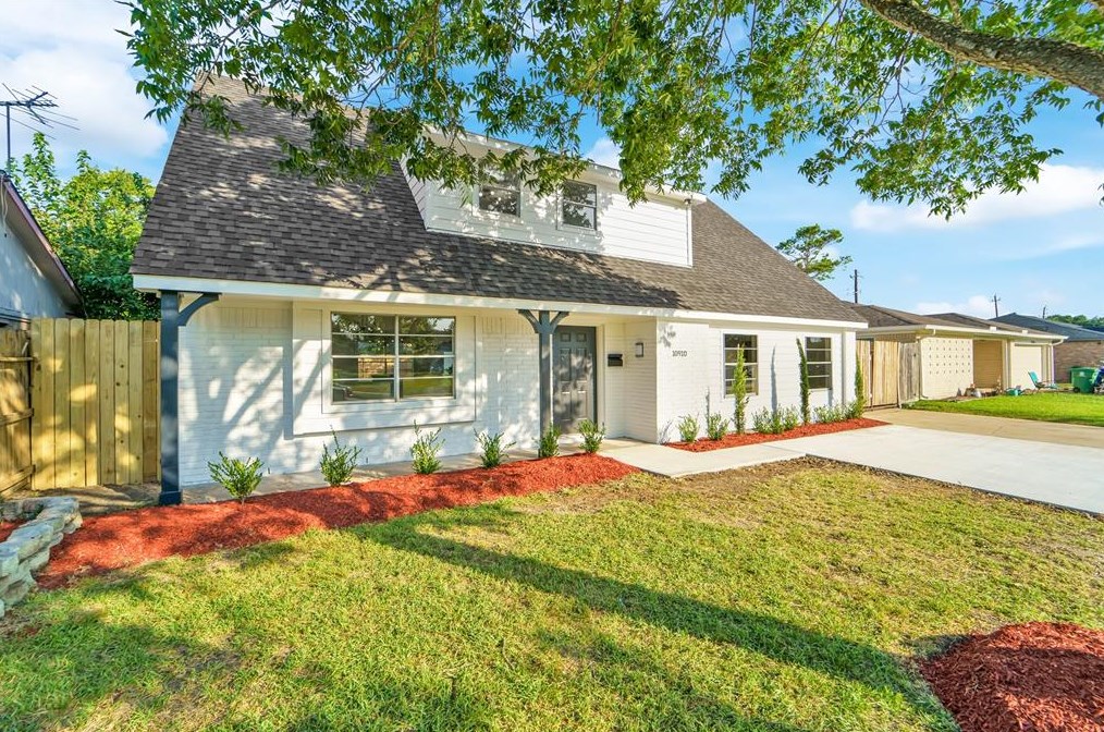 10910 Sageorchard Ln, Houston, TX 77089-3918