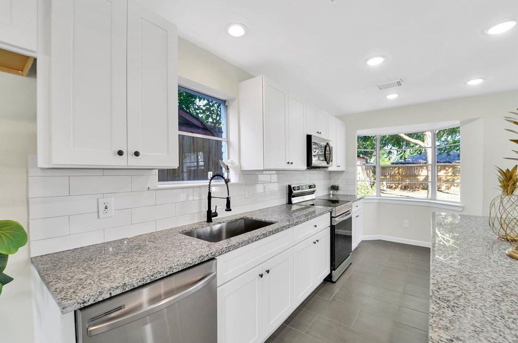 10910 Sageorchard Ln, Houston TX  77089-3918 exterior