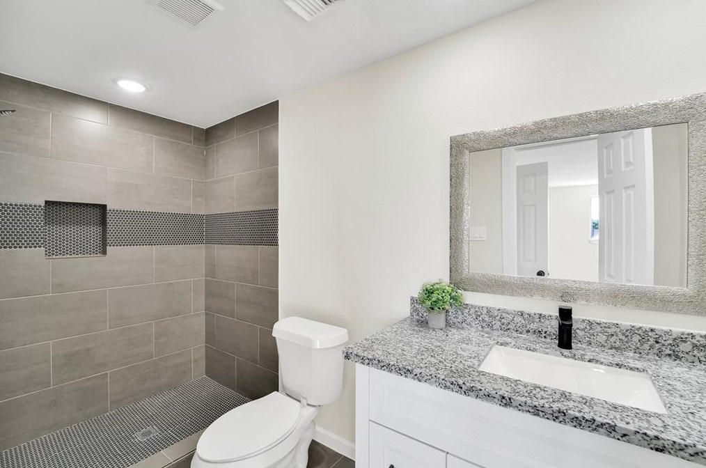 10910 Sageorchard Ln, Houston TX  77089-3918 exterior