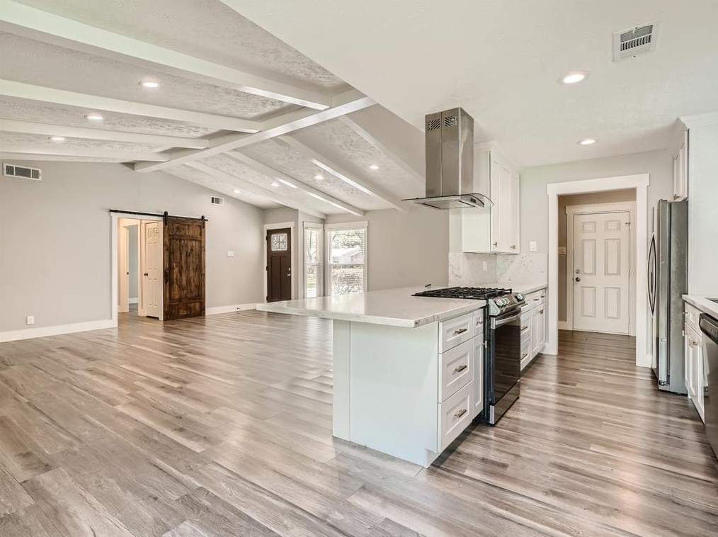 9330 Highmeadow Dr, Houston TX  77063-3932 exterior