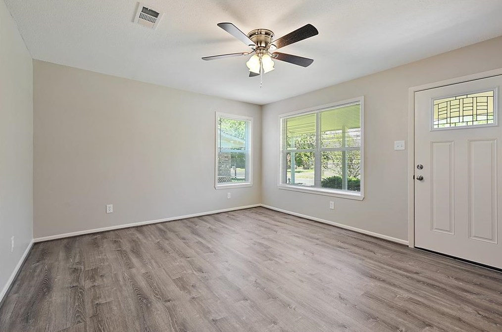 1012 Leake St, White Hall, TX 77868