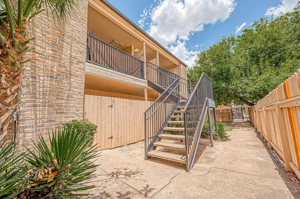 8201 Richmond Ave Apt 21, Houston, TX 77063