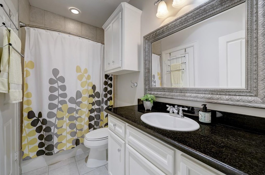 1536 Waverly, Houston TX  77008-4149 exterior