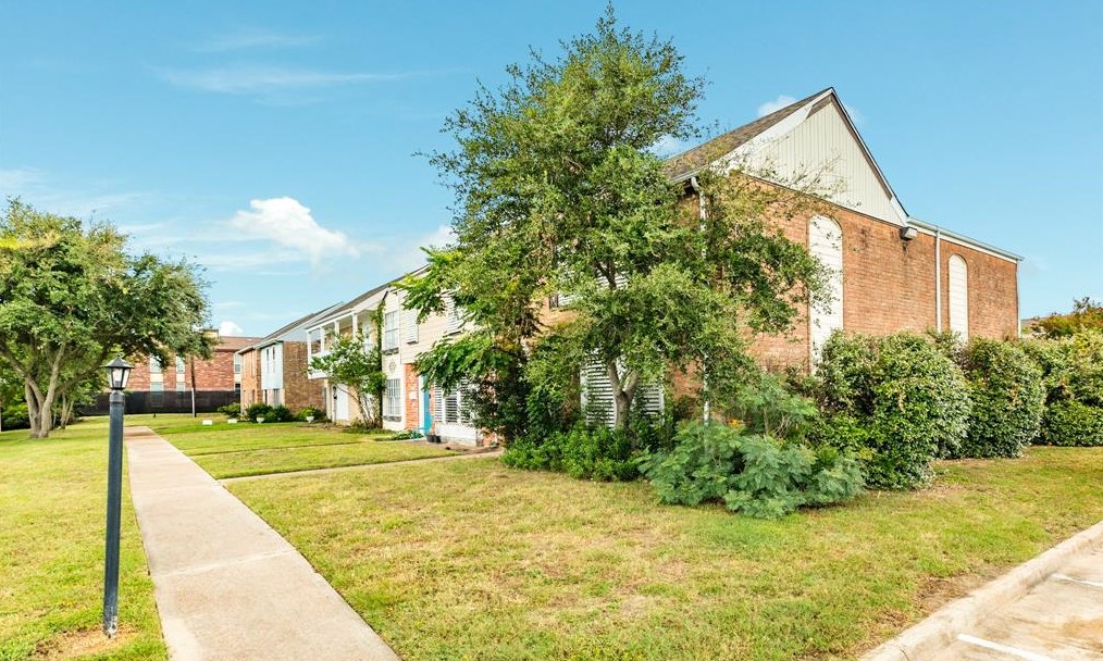 1901 Back Bay Dr, Galveston, TX 77551