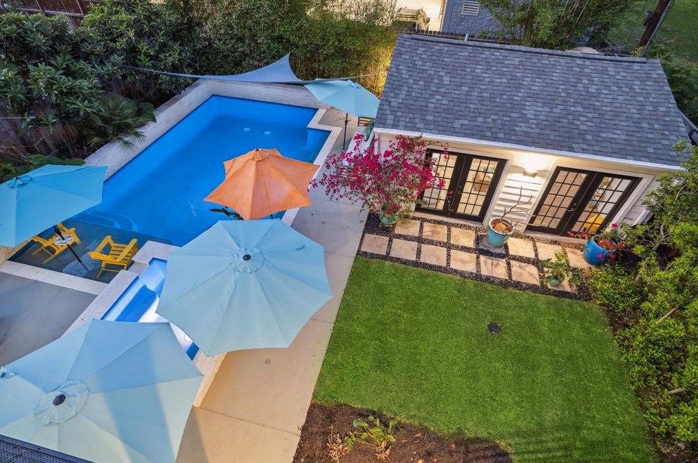 1906 Swift Blvd, Houston TX  77030-1807 exterior