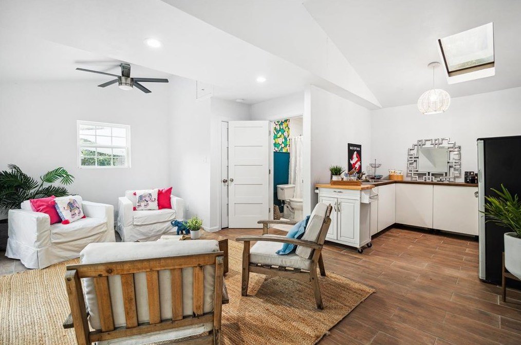 1906 Swift Blvd, Houston TX  77030-1807 exterior