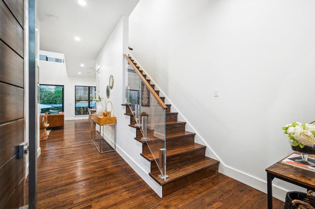 1906 Swift Blvd, Houston TX  77030-1807 exterior