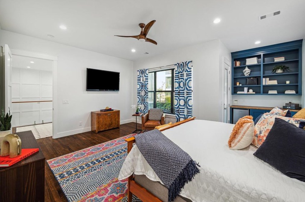 1906 Swift Blvd, Houston TX  77030-1807 exterior