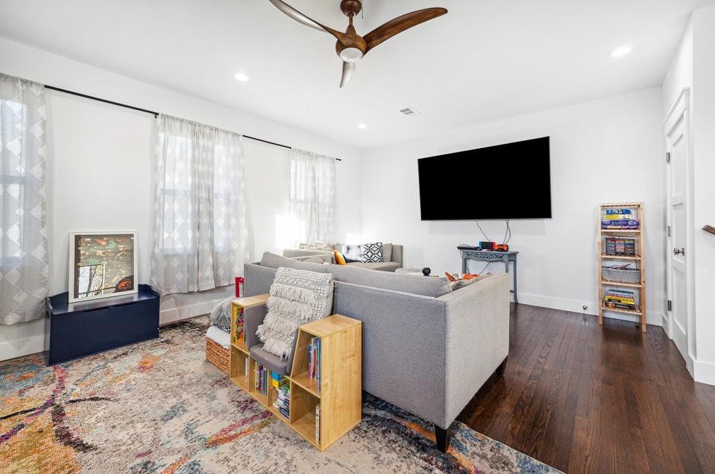 1906 Swift Blvd, Houston TX  77030-1807 exterior