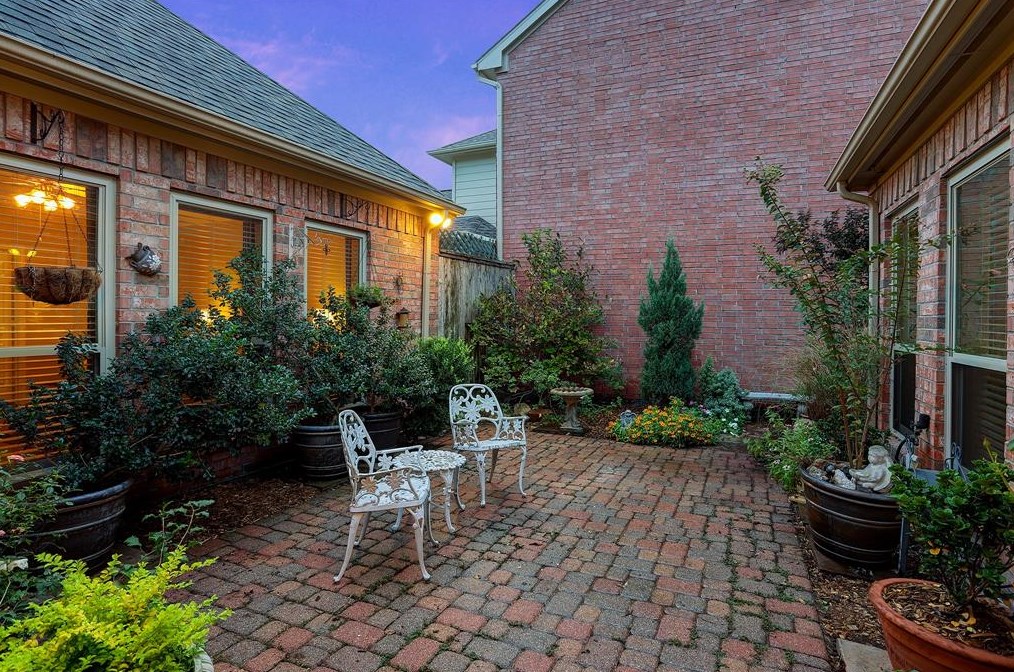 2911 Rosefield Dr, Houston, TX 77080-2607