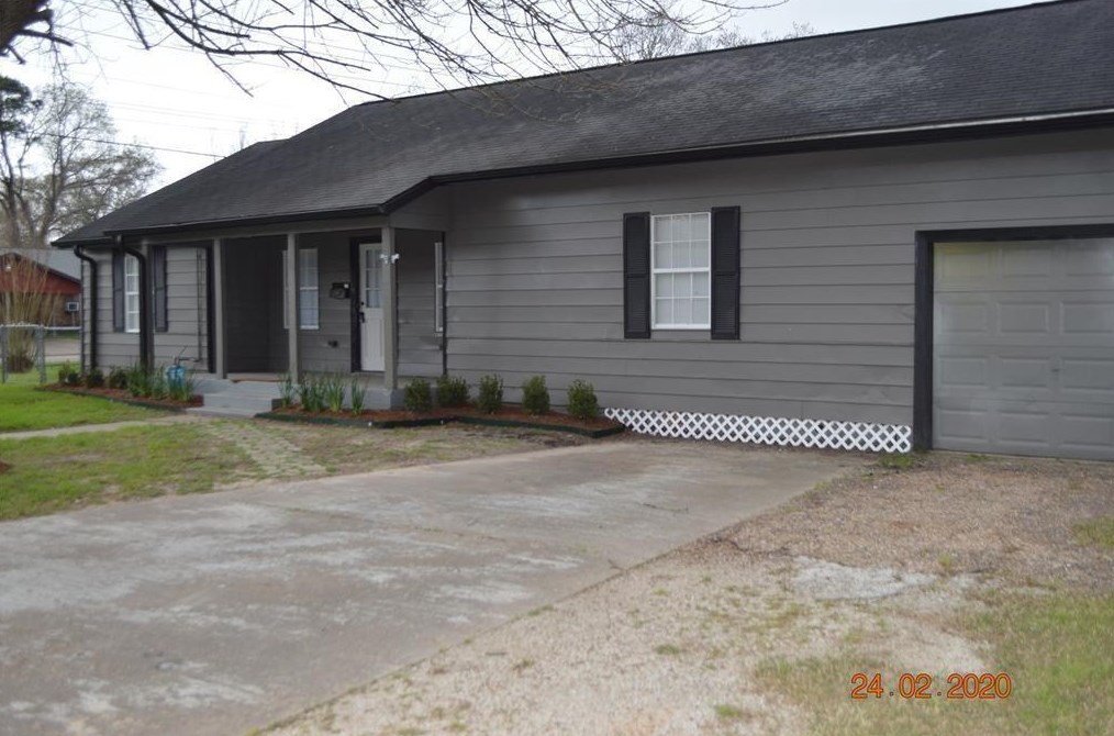 1003 N Arcola St, Angleton, TX 77515